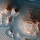 Dos de los cráteres cubiertos de sedimento que salpican arabia Terra.